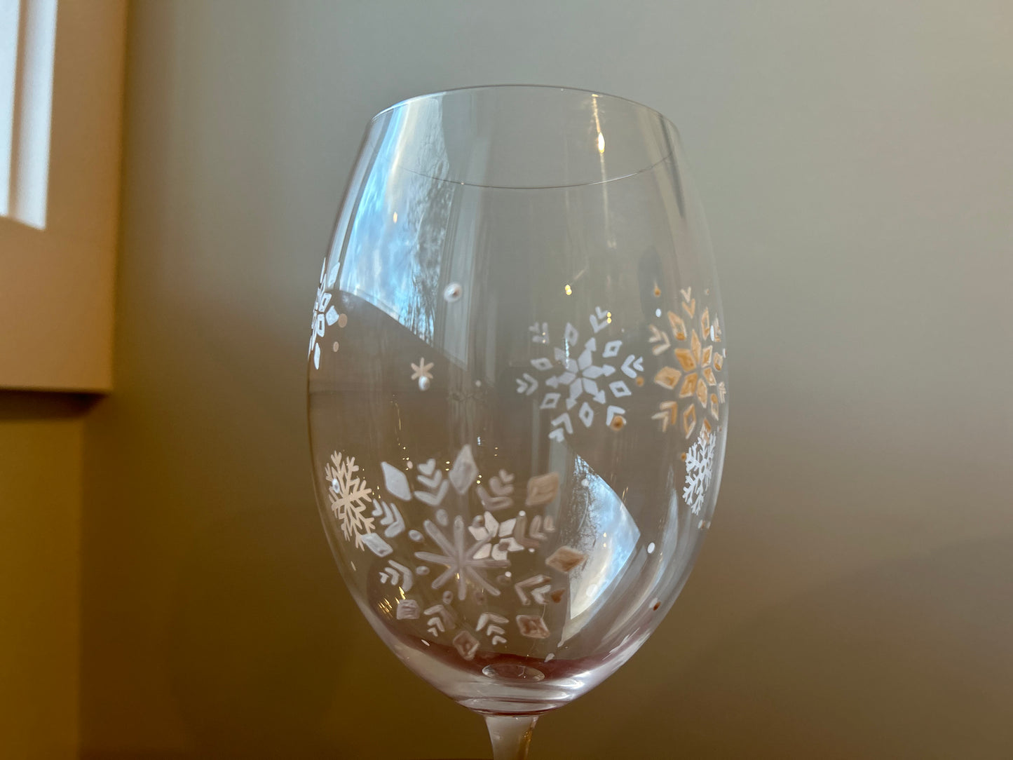 Snowflakes Wine Goblet (21 oz)