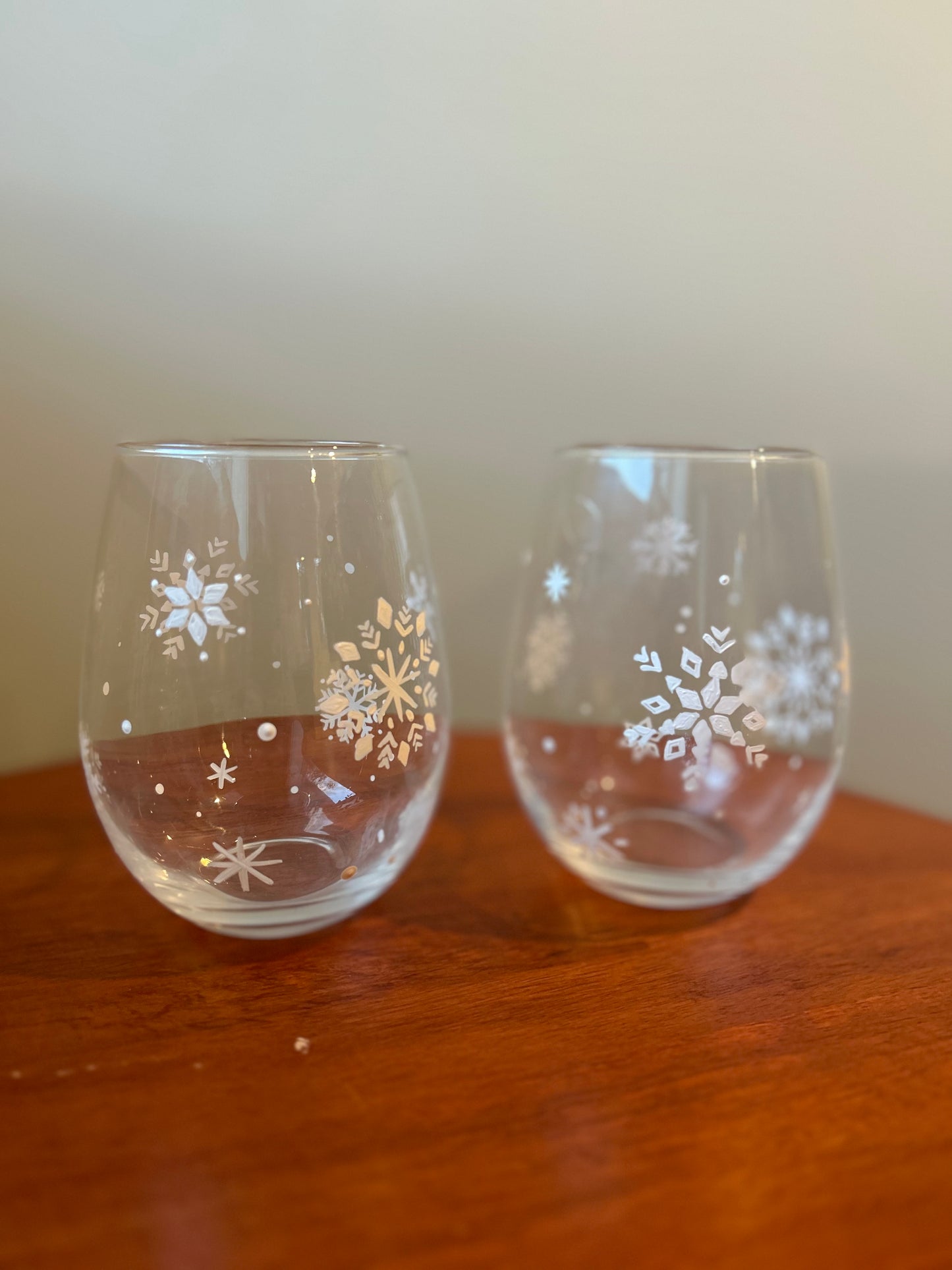 Multi Snowflakes Winter Stemless Wine Glass